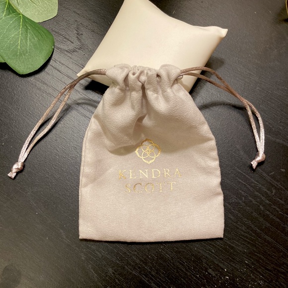 Kendra Scott Small Jewelry Dust Bag protective storage - Picture 2 of 3